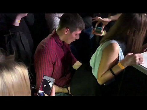 ❤️ Ubulili bangempela ku-nightclub yaseRussia. Intombazane yaseRussia eneminyaka engu-18 ubudala ingene endunu nasesithweni sangasese e-nightclub Izocansi nje kithi zu.fuxporn-com.ru ❌️